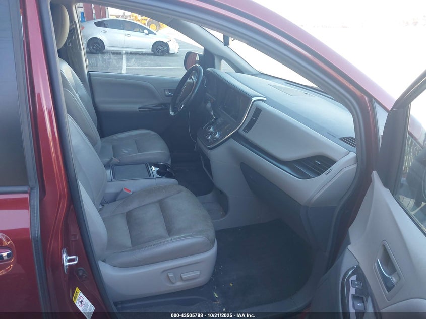 2017 TOYOTA SIENNA XLE 8 PASSENGER 5TDYZ3DC5HS818105