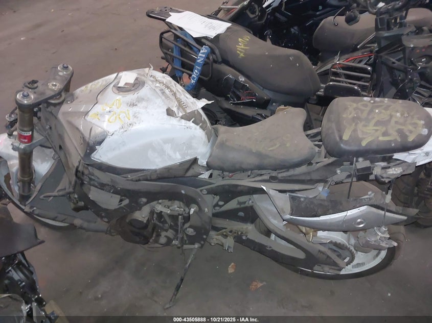 2014 Suzuki Gsx-R750 VIN: JS1GR7MA3E2100888 Lot: 43505888