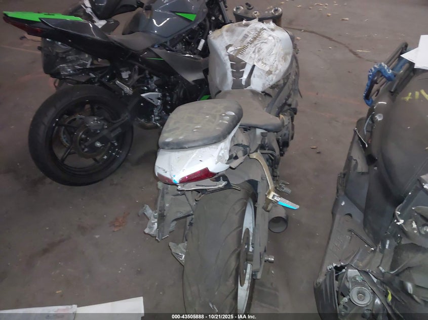 2014 Suzuki Gsx-R750 VIN: JS1GR7MA3E2100888 Lot: 43505888