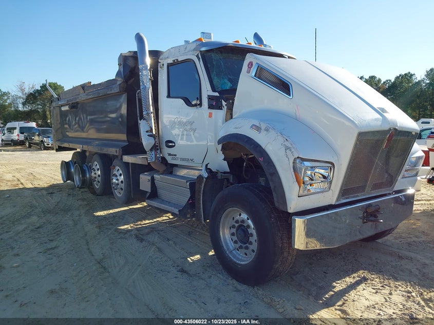 2023 Kenworth T880