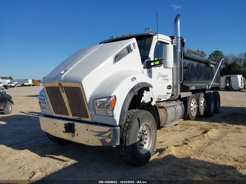 2023 Kenworth T880