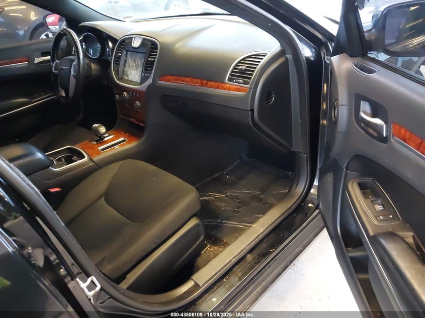 2C3CCAAG5CH273171 2012 CHRYSLER 300 photo no. 5