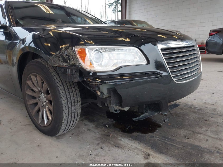 2C3CCAAG5CH273171 2012 CHRYSLER 300 photo no. 6