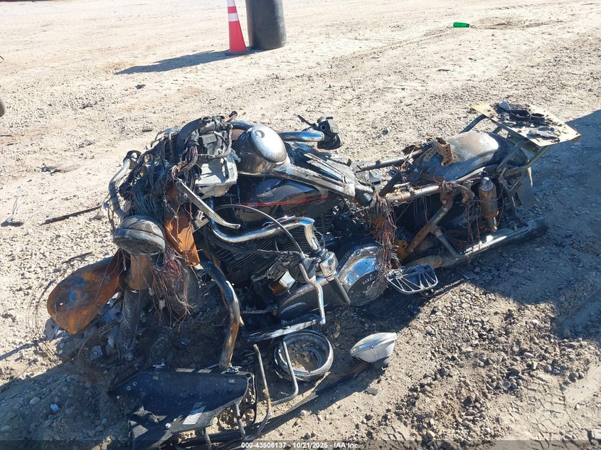 2011 HARLEY-DAVIDSON FLHTCU 1HD1FC417BB639912