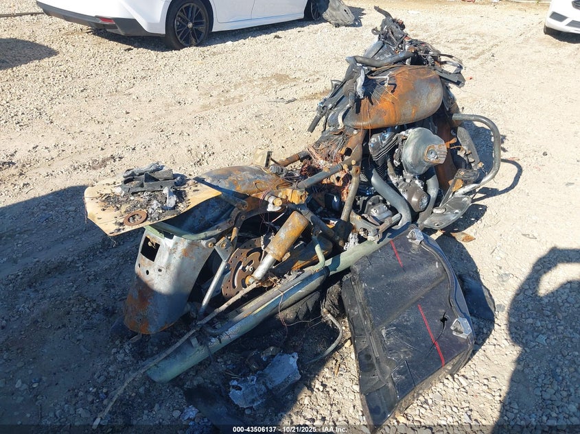 2011 HARLEY-DAVIDSON FLHTCU 1HD1FC417BB639912