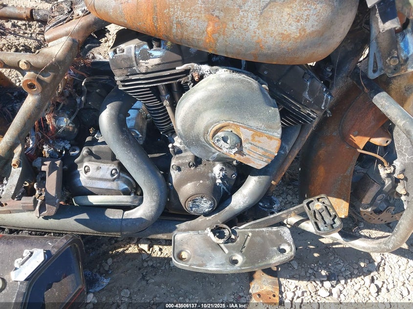 2011 HARLEY-DAVIDSON FLHTCU 1HD1FC417BB639912