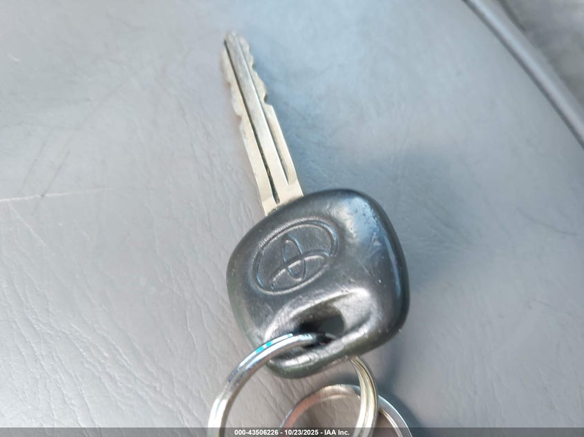 2005 Toyota Sequoia Sr5 V8 VIN: 5TDZT34A85S255986 Lot: 43506226