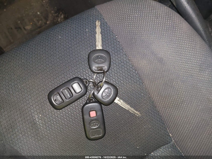 2005 Toyota Matrix Xr VIN: 2T1KR32E65C426037 Lot: 43506276