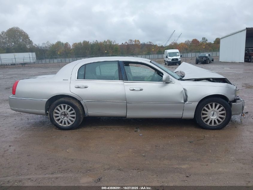 2003 Lincoln Town Car Executive VIN: 1LNHM81W93Y684525 Lot: 43506391
