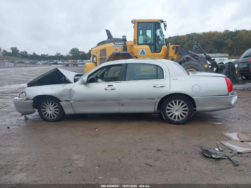2003 Lincoln Town Car Executive VIN: 1LNHM81W93Y684525 Lot: 43506391