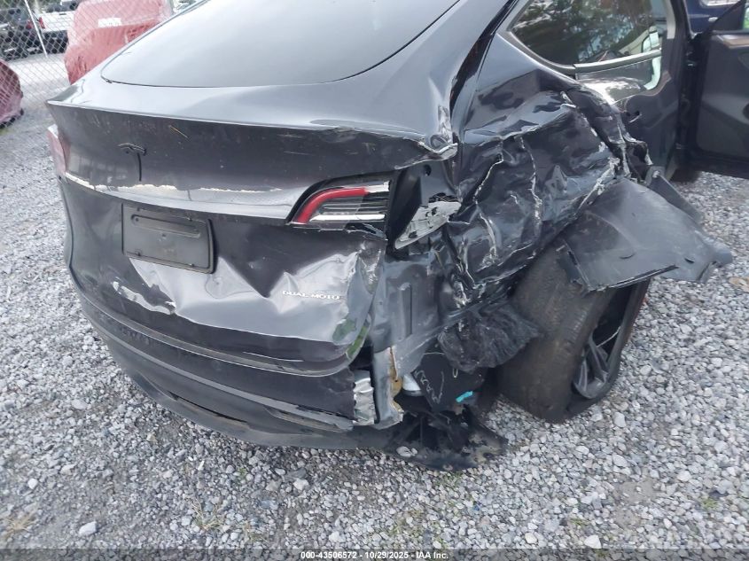 2025 Tesla Model Y Long Range Dual Motor All-Wheel Drive VIN: 7SAYGDEE7SF307215 Lot: 43506572