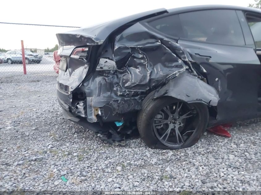 2025 Tesla Model Y Long Range Dual Motor All-Wheel Drive VIN: 7SAYGDEE7SF307215 Lot: 43506572