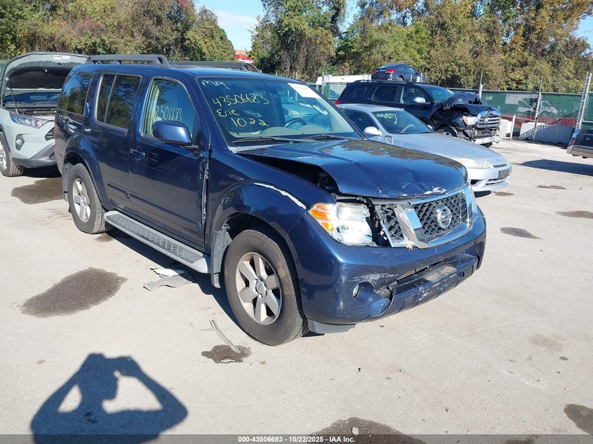 NISSAN PATHFINDER SE