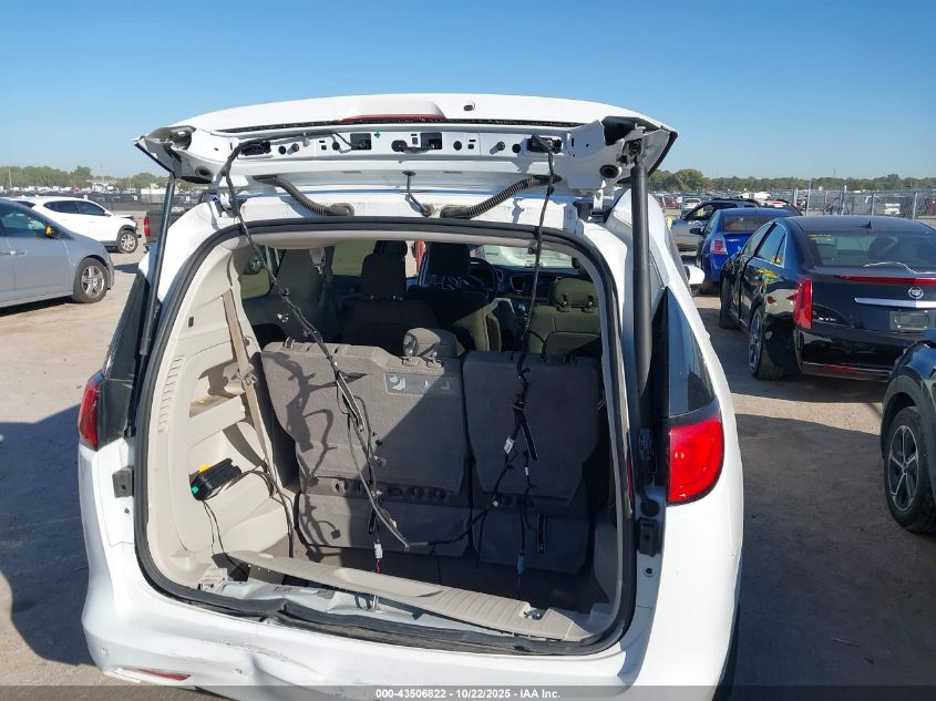 2017 Chrysler Pacifica Touring VIN: 2C4RC1DG8HR608975 Lot: 43506822