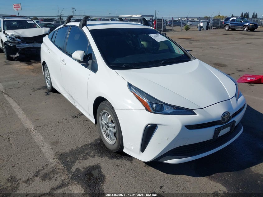 2021 TOYOTA PRIUS LE - JTDKAMFU6M3143904