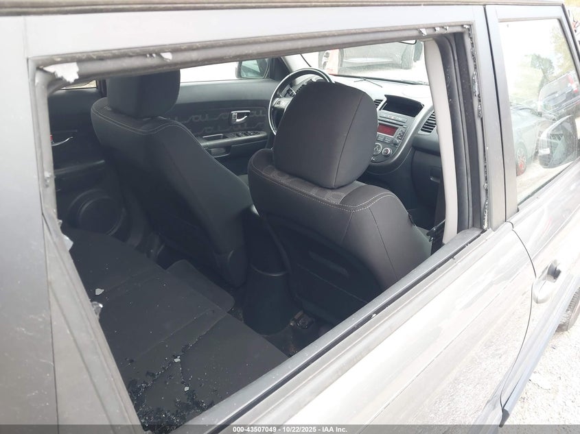 2013 KIA SOUL + KNDJT2A62D7496796