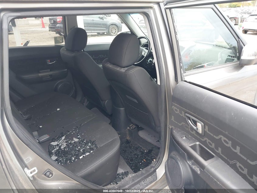 2013 KIA SOUL + KNDJT2A62D7496796