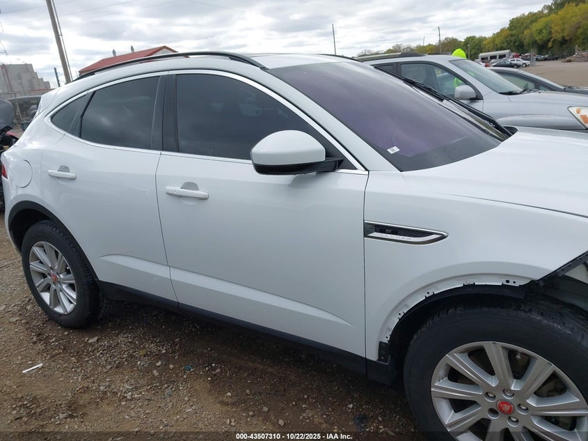 JAGUAR E-PACE - zdjęcie 14