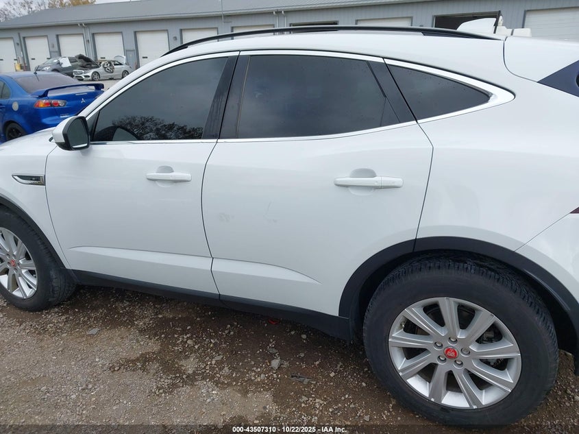JAGUAR E-PACE - zdjęcie 15