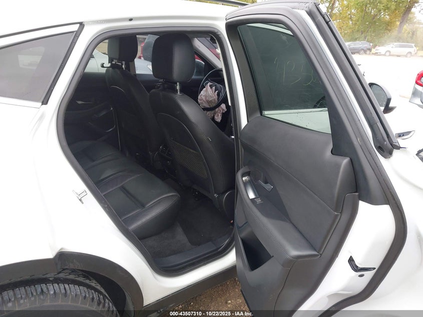 JAGUAR E-PACE - zdjęcie 8