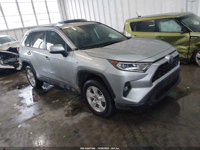 TOYOTA RAV4 HYBRID XLE