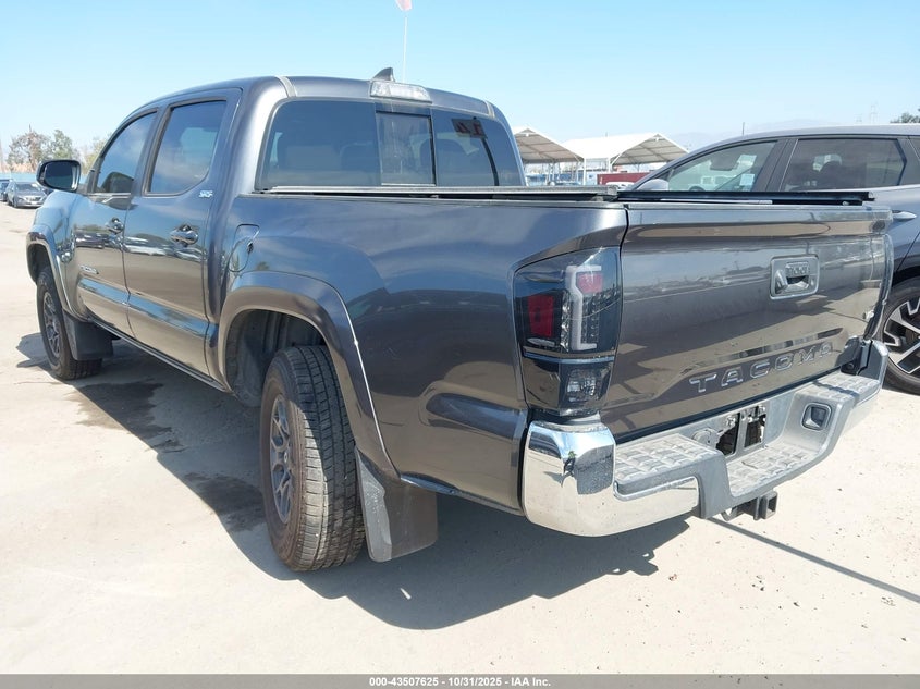 3TMAZ5CN1JM074993 2018 TOYOTA TACOMA photo no. 3