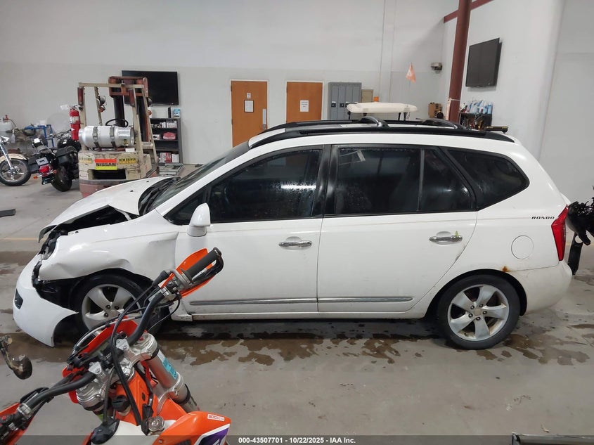 2008 Kia Rondo Ex V6 VIN: KNAFG526287157145 Lot: 43507701