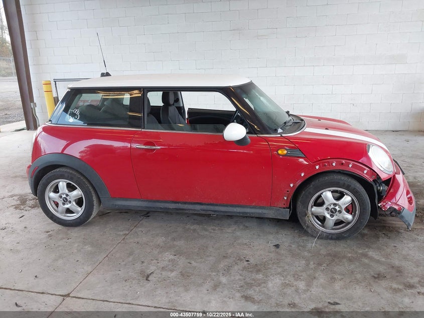 2008 Mini Cooper VIN: WMWMF33588TT60827 Lot: 43507759