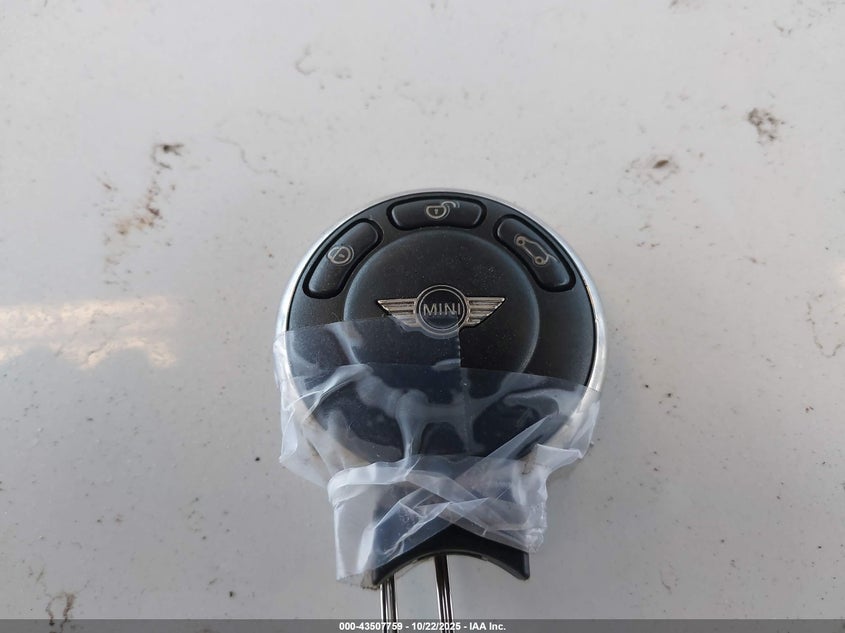 2008 Mini Cooper VIN: WMWMF33588TT60827 Lot: 43507759