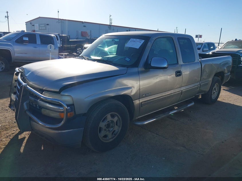 2GCEC19V3Y1330135 2000 CHEVROLET SILVERADO photo no. 2