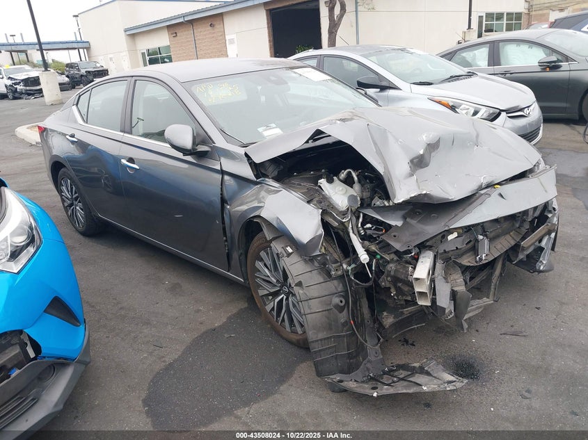 NISSAN ALTIMA SV FWD