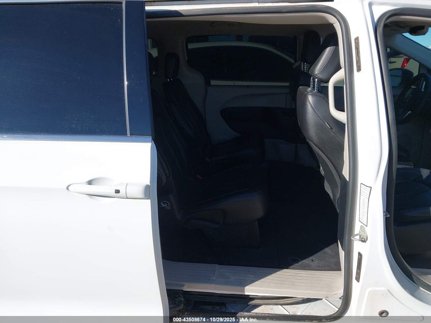 2022 Chrysler Pacifica Touring L VIN: 2C4RC1BG1NR197675 Lot: 43508674