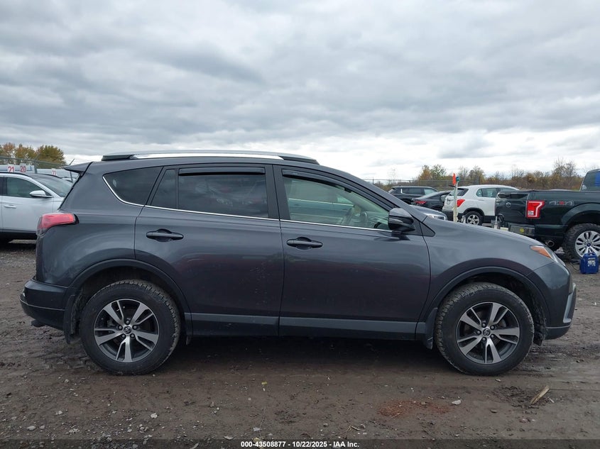 2018 TOYOTA RAV4 XLE JTMRFREV5JJ747331