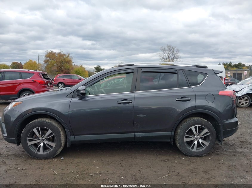2018 TOYOTA RAV4 XLE JTMRFREV5JJ747331