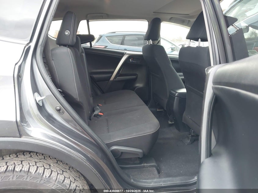 2018 TOYOTA RAV4 XLE JTMRFREV5JJ747331