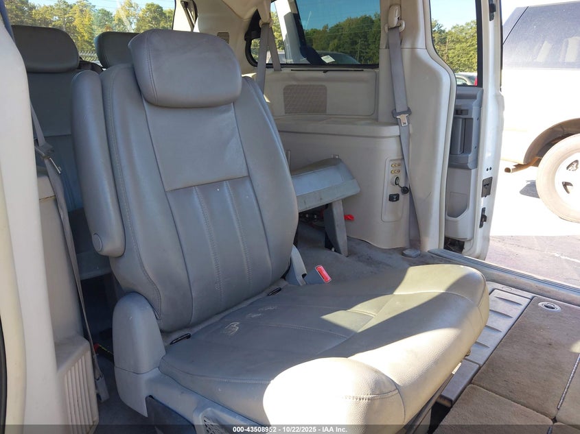 2A4RR5D12AR463658 2010 CHRYSLER TOWN & COUNTRY photo no. 8