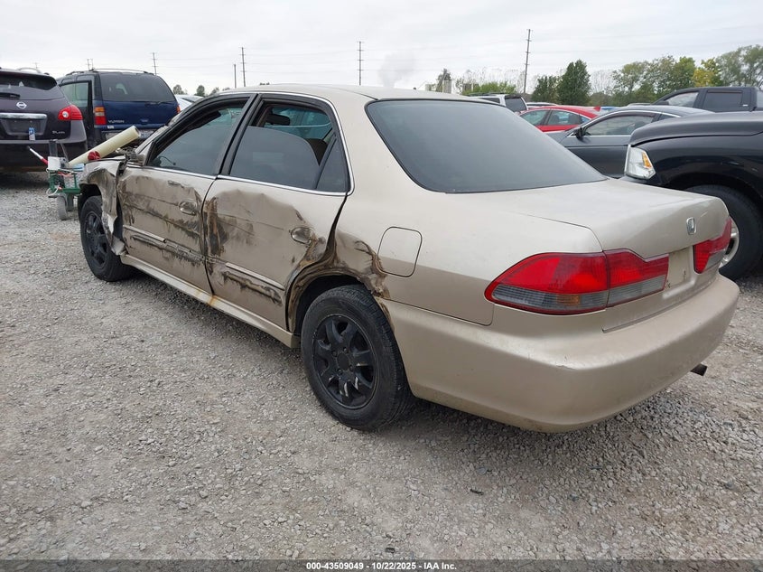 1HGCG56612A156712 2002 HONDA ACCORD photo no. 3