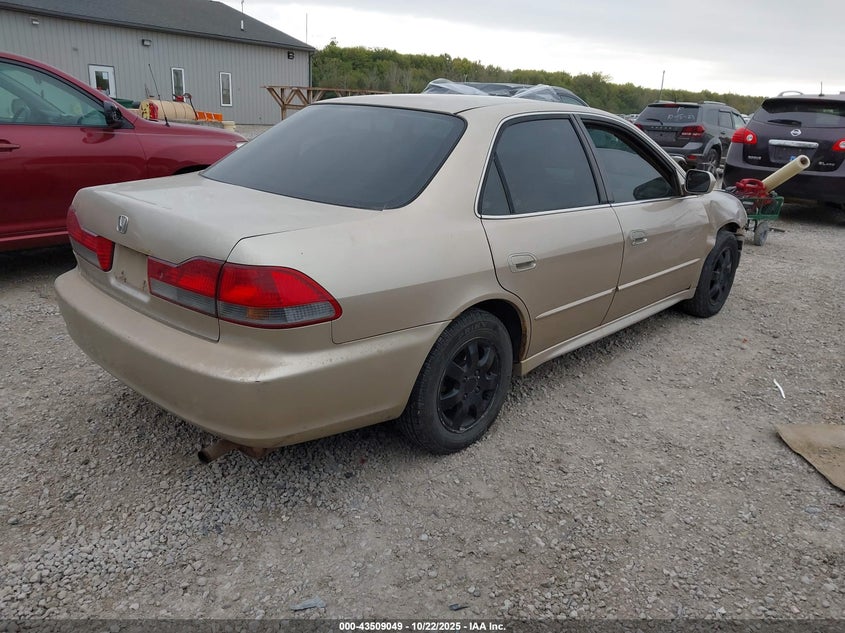 1HGCG56612A156712 2002 HONDA ACCORD photo no. 4