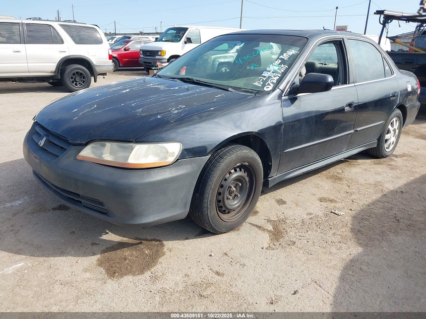 1HGCG56702A079369 2002 HONDA ACCORD photo no. 2