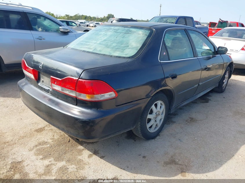 1HGCG56702A079369 2002 HONDA ACCORD photo no. 4