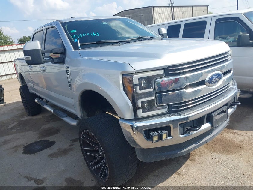 FORD F-250 LARIAT