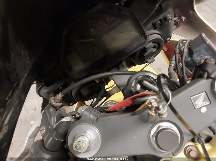 JH2PC37093M009684 2003 HONDA CBR photo no. 7