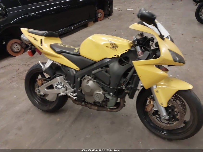 JH2PC37093M009684 2003 HONDA CBR photo no. 8