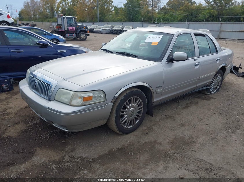 2MEBM7FVXAX618260 2010 MERCURY GRAND MARQUIS photo no. 2