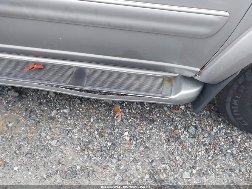 5TDBT44AX2S106224 2002 TOYOTA SEQUOIA photo no. 12