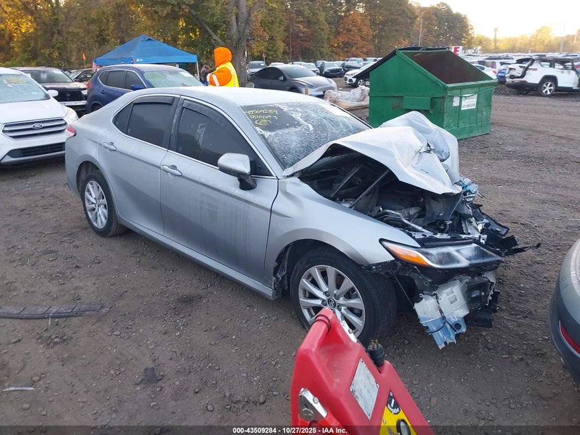 2018 TOYOTA CAMRY LE - 4T1B11HK5JU678301