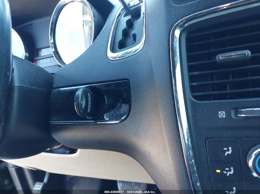 2017 Dodge Grand Caravan Sxt VIN: 2C4RDGCG7HR857155 Lot: 43509377