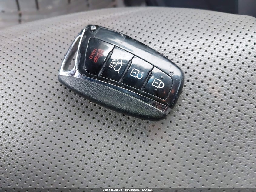 2017 HYUNDAI SANTA FE SPORT 2.4L 5NMZU3LB8HH017375