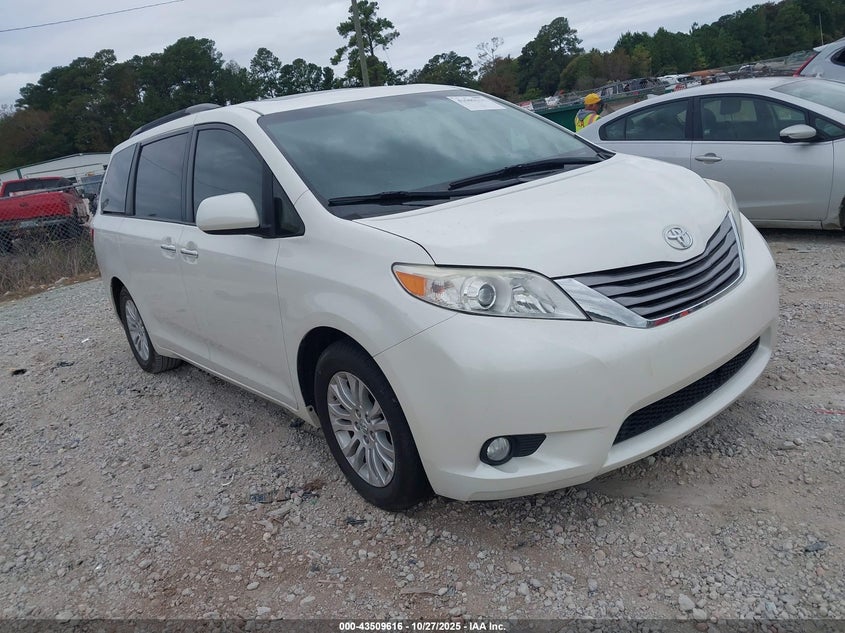2017 TOYOTA SIENNA XLE 8 PASSENGER - 5TDYZ3DC1HS823656