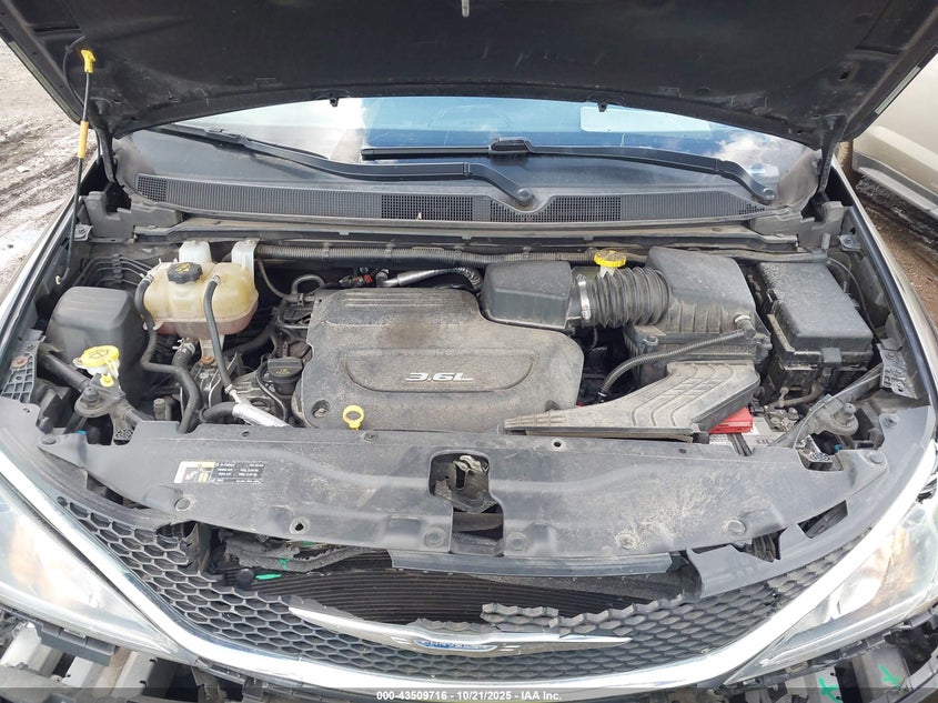 2017 Chrysler Pacifica Touring-L VIN: 2C4RC1BG1HR730306 Lot: 43509716